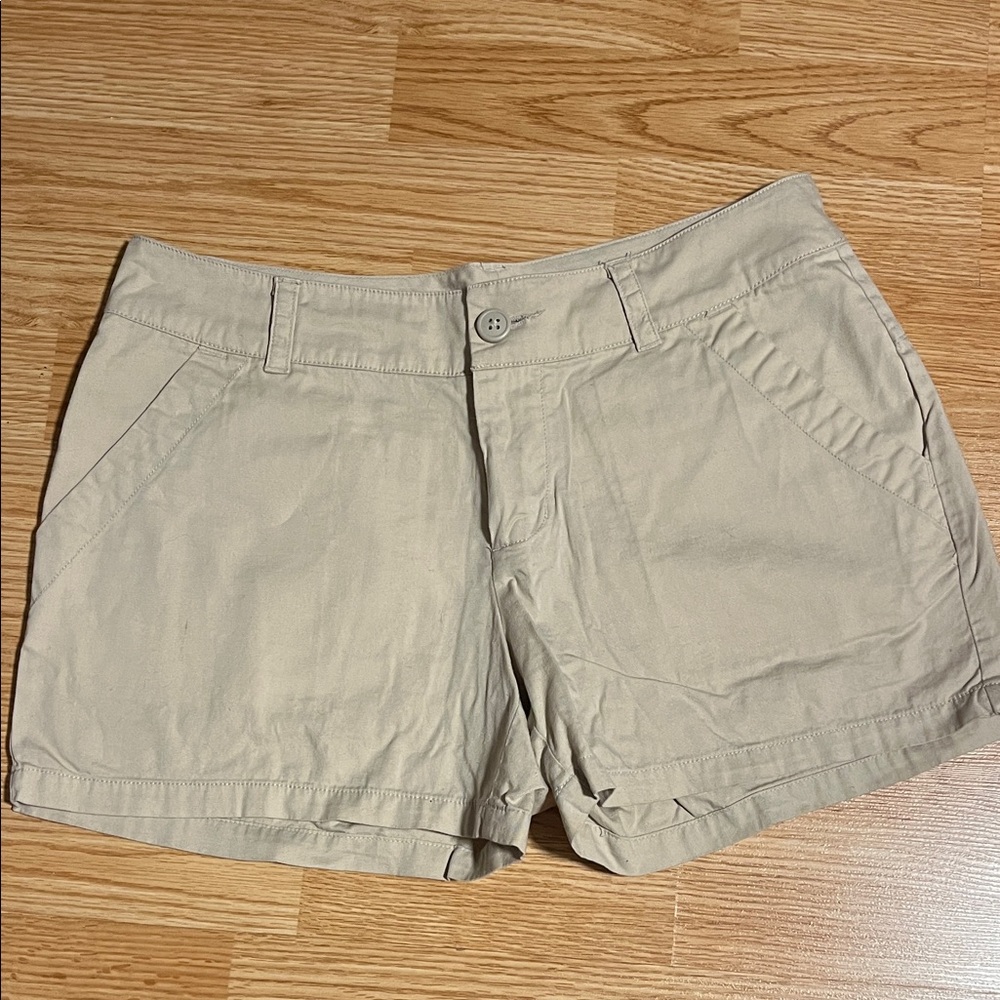 Women's Tan Cargo Shorts